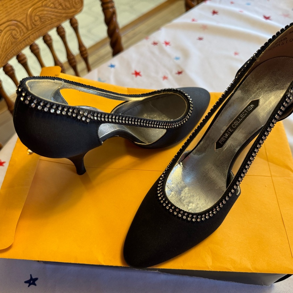 Anne Klein Black and Silver Heels with Modern Design
